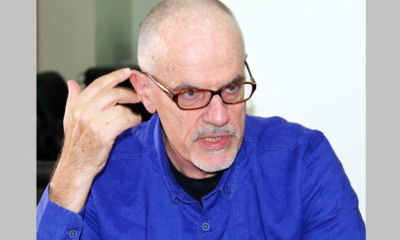 أجرت مسلم برس مقابلة مع تيم أندرسون، مؤلف كتاب "الحرب القذرة على سوريا"، لمناقشة دور "الخوذ البيضاء" والدعاية الحربية التي تم استخدامها ضد الحكومة السورية.